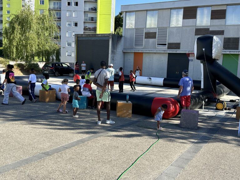 Sur l’espace public, aux côtés de nos partenaires